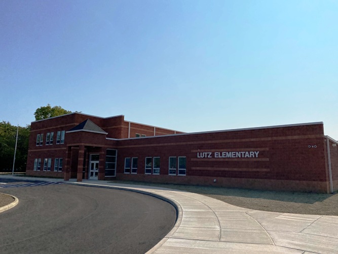 Exterior photograph of Lutz Elementary School