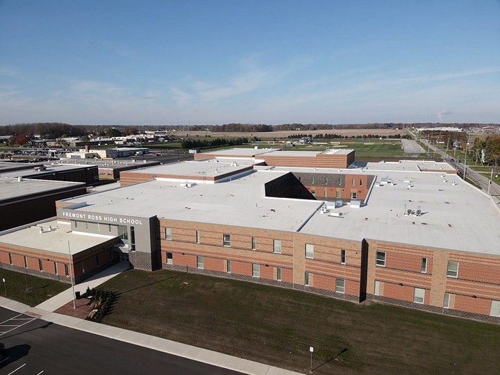 Exterior photograph of Fremont Ross High School
